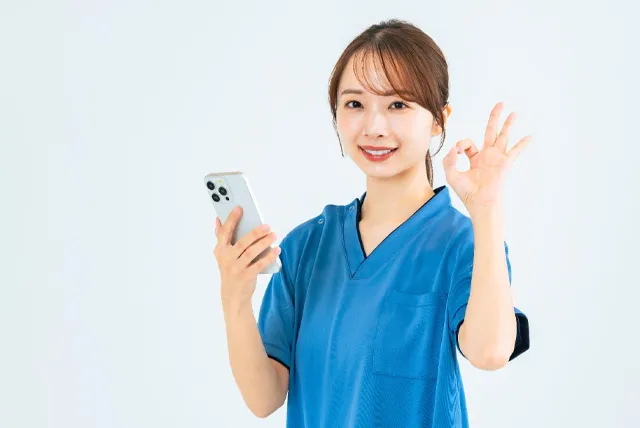 見積りに納得する女性